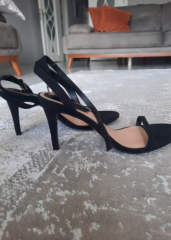 38 Beden Siyah Süet Tokalı Stiletto Topuklu Kadın Ayakkabı