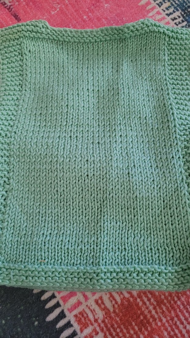 Yeşil Nakışlı Örgü bebek yeleği - Görsel 2