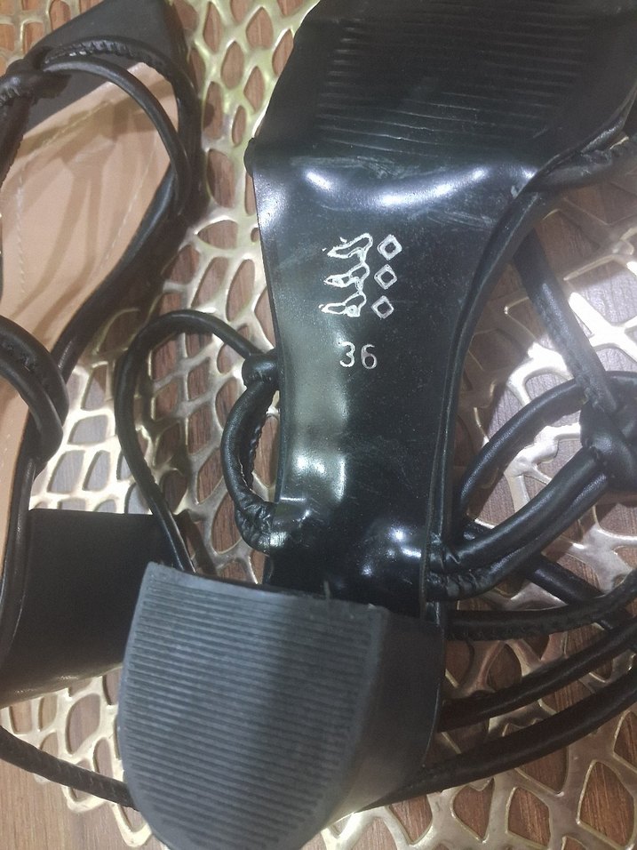 Kare Burunlu Siyah Topuklu Sandalet - Görsel 4