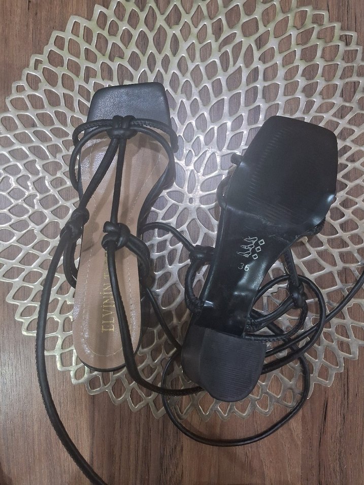 Kare Burunlu Siyah Topuklu Sandalet - Görsel 3