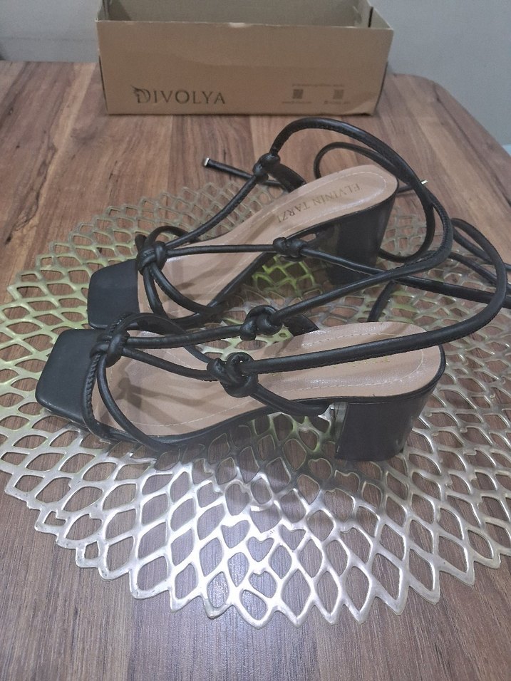 Kare Burunlu Siyah Topuklu Sandalet - Görsel 2