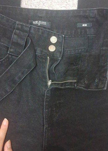 Kadın Siyah Kemerli Bol Kesim Mom Kot Pantolon - Görsel 3