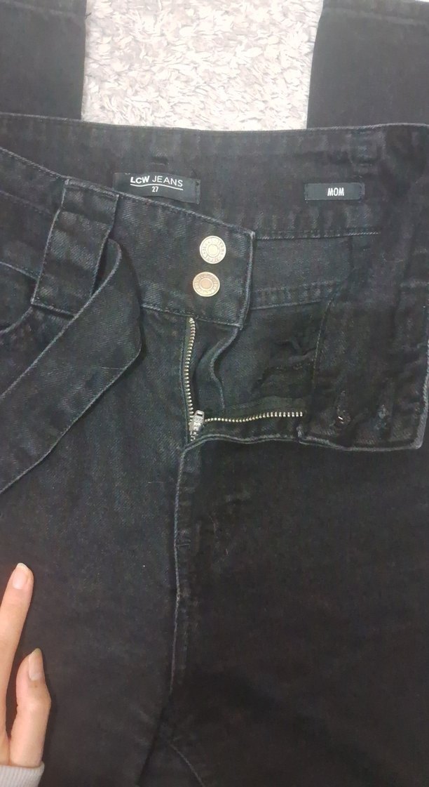 Kadın Siyah Kemerli Bol Kesim Mom Kot Pantolon - Görsel 3