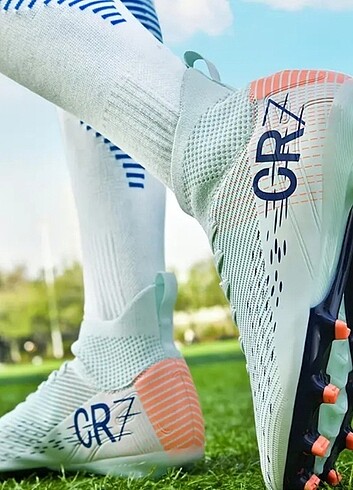 Diğer CR7 BEYAZ KRAMPON HER ÇEŞİT NUMARA VARDIR!!