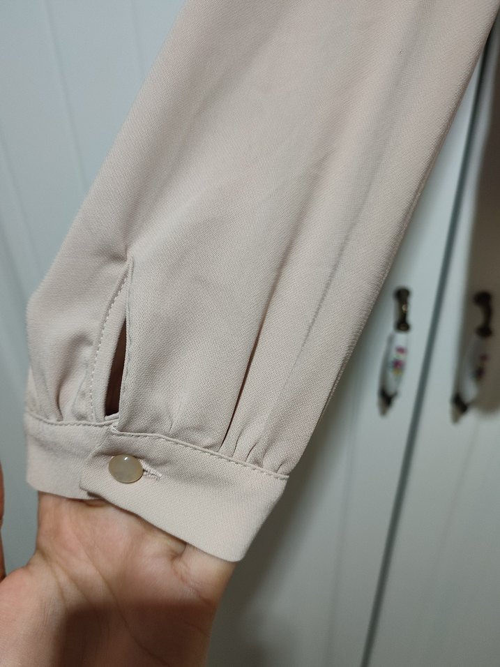 Bej Düğmeli Uzun Kollu Kadın Gömlek - Görsel 2