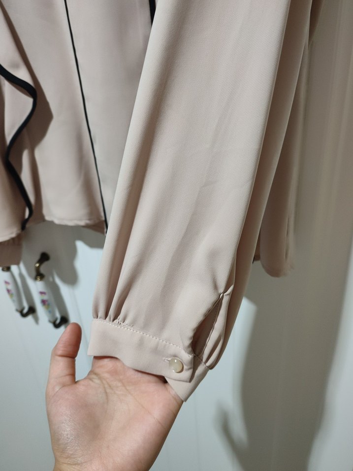 Bej Düğmeli Uzun Kollu Kadın Gömlek - Görsel 3