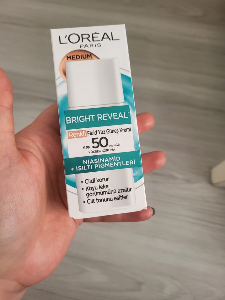L'Oréal Paris Bright Reveal SPF 50 Renkli Yüz Güneş Kremi - Görsel 2