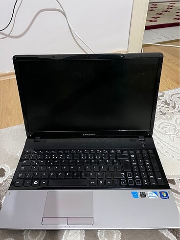 Ekranı bozuk Samsung leptop