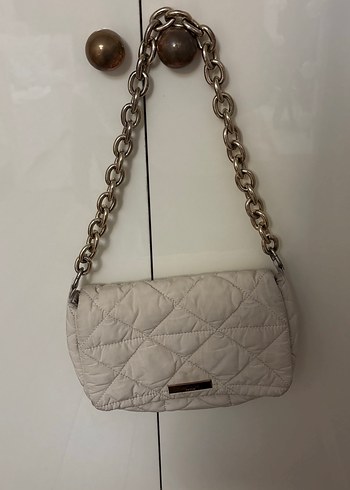 Bershka Ekru Kapitone Zincirli Omuz Cantasi