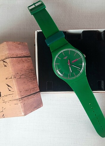  Beden yeşil Renk SWATCH SUOG704 MODEL ORİJİNAL SAAT