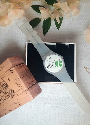  Beden beyaz Renk SWATCH SUOW119 MODEL ORİJİNAL SAAT 