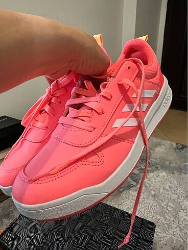 Pembe Adidas