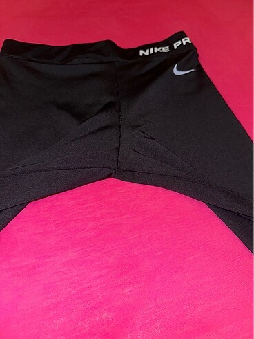 m Beden siyah Renk Nike Pro kısa spor tayt.(orjinal değil)