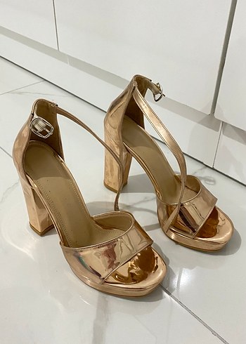 Altın Renkli Platform Topuklu Kadın Ayakkabı - Görsel 3