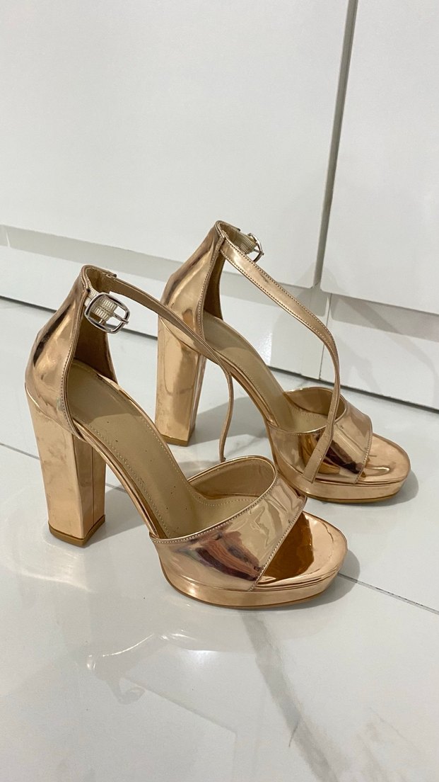Altın Renkli Platform Topuklu Kadın Ayakkabı - Görsel 2