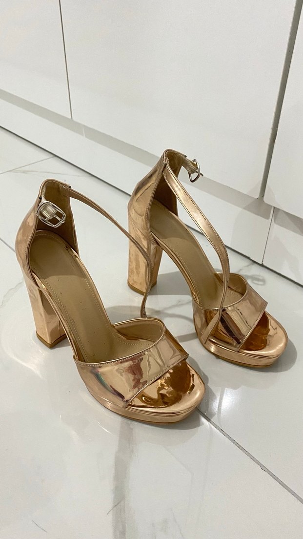 Altın Renkli Platform Topuklu Kadın Ayakkabı - Görsel 3