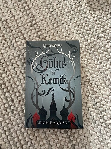 Gölge ve Kemik (1. Kitap)