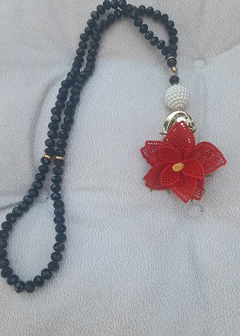 Uzun Siyah Boncuklu Kırmızı Çiçekli Bohem Kolye