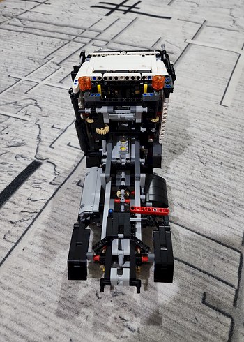 Diğer Lego Technic 42043 Arocs Eksik