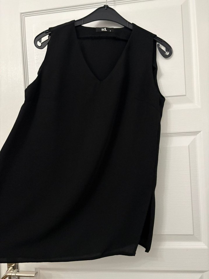 Siyah V Yaka Kolsuz Keten Bluz - Görsel 3