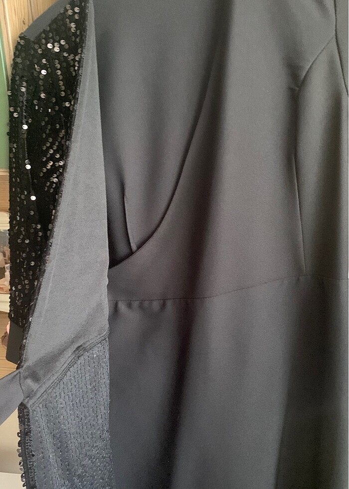 Çok şık bir yanı pul payetli abiye elbise - Görsel 2