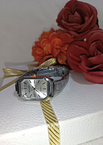 Swatch Klasik Elegan Gümüş Kadın Kol Saati