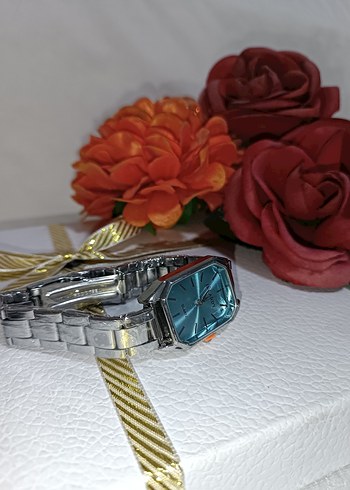Swatch Gümüş Klasik Kadın Kol Saati