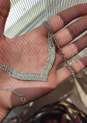 Zincir Detaylı Beyaz Kadın kolye - Görsel 3