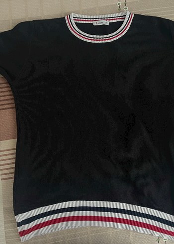Moncler ürünü