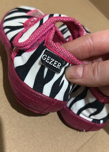 Kız Çocuk Zebra Desenli Pembe Cırtlı Terlik - Görsel 4