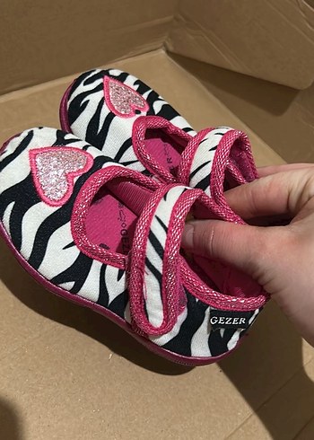 Kız Çocuk Zebra Desenli Pembe Cırtlı Terlik - Görsel 2