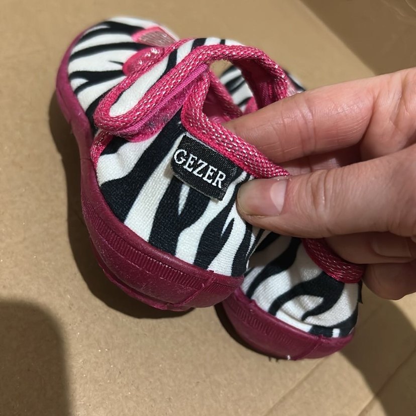 Kız Çocuk Zebra Desenli Pembe Cırtlı Terlik - Görsel 4