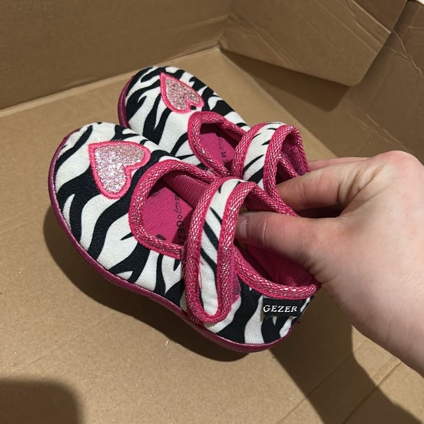 Kız Çocuk Zebra Desenli Pembe Cırtlı Terlik - Görsel 2