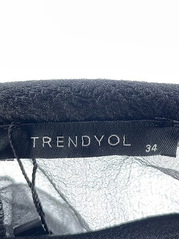 34 Beden siyah Renk Trendyol & Milla Bluz %70 İndirimli.