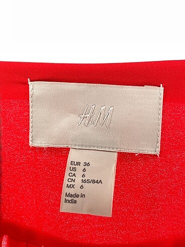 36 Beden kırmızı Renk H&M Gömlek %70 İndirimli.