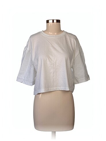 Zara T-shirt %70 İndirimli.