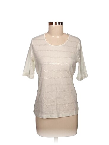 Diğer T-shirt %70 İndirimli.
