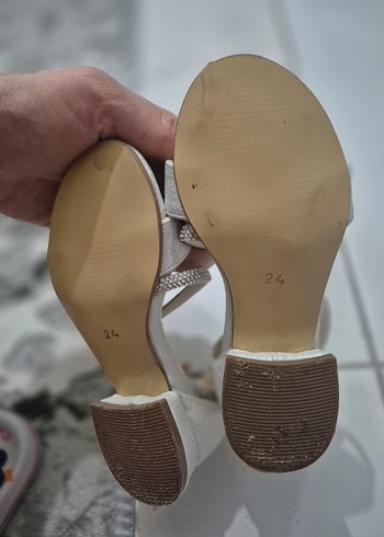 Gri Yılan Desenli Beyaz Dolgu Topuklu kız çocuk Sandalet - Görsel 3