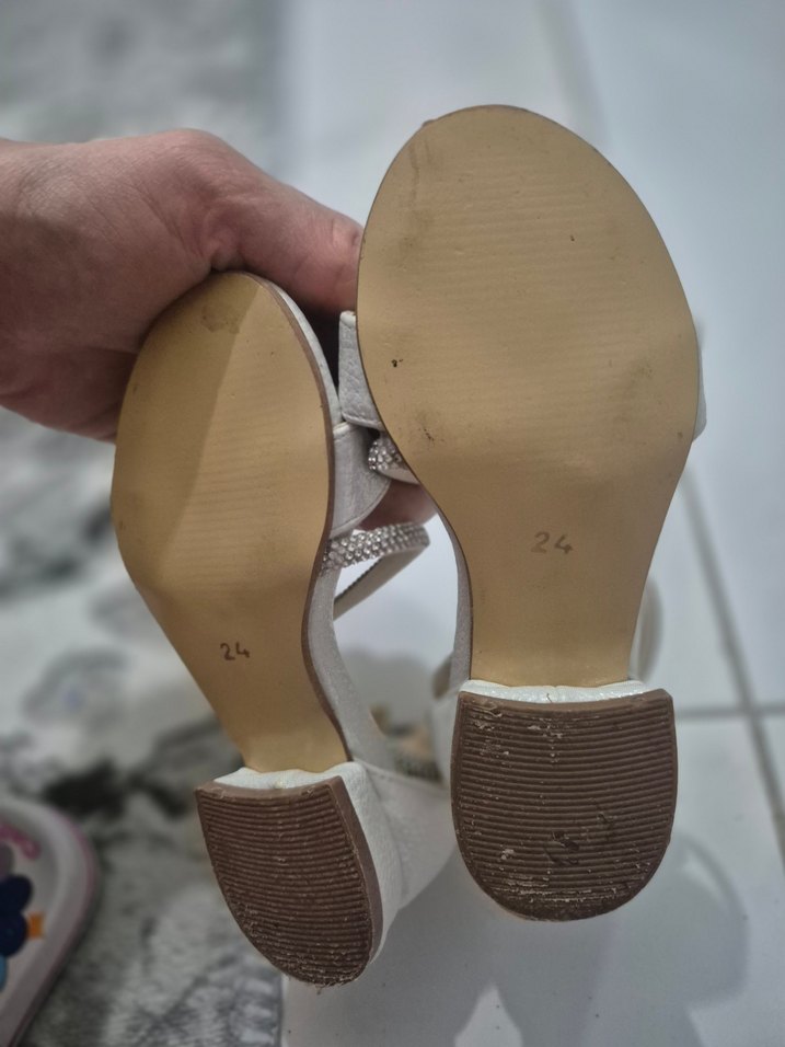 Gri Yılan Desenli Beyaz Dolgu Topuklu kız çocuk Sandalet - Görsel 3