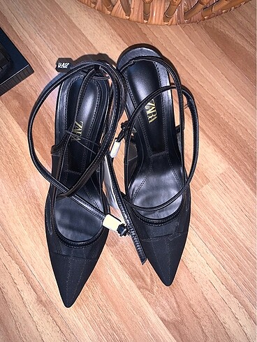 40 Beden Zara siyah topuklu ayakkabı