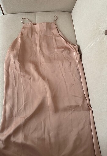 pembe saten elbise