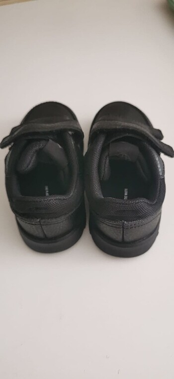 22 Beden siyah Renk Adidas 22 numara
