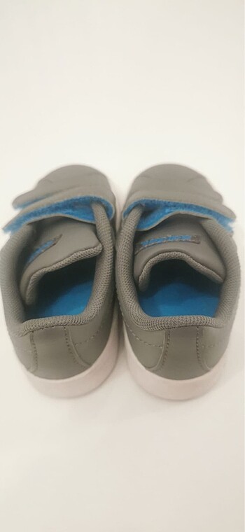 Gri Adidas spor ayakkabı