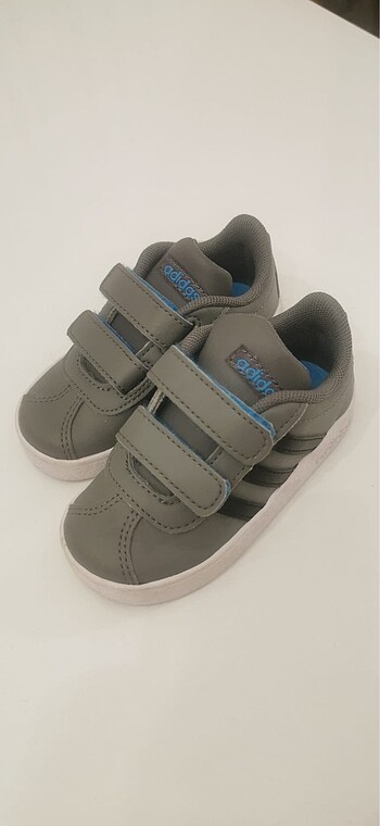 21 Beden Gri Adidas spor ayakkabı