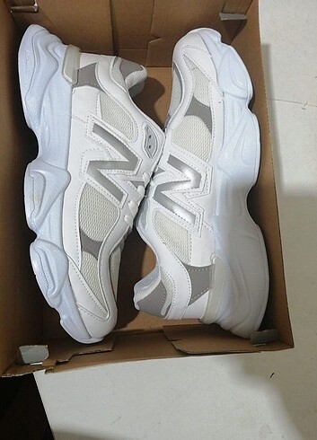 40 Beden beyaz Renk Newbalance 9060 