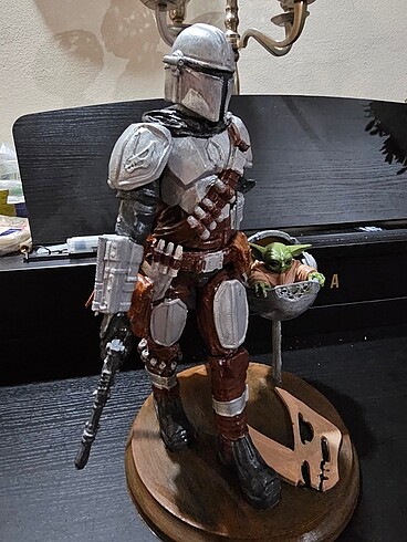 Mandalorian ve Bebek Yoda