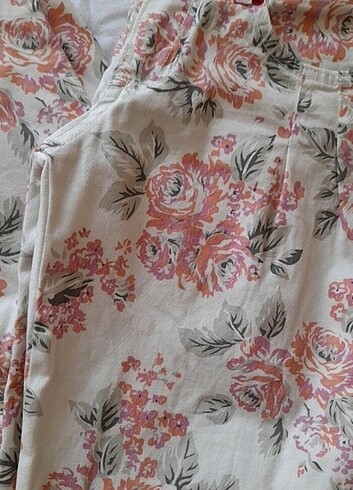 32 Beden beyaz Renk Çiçekli Pantalon