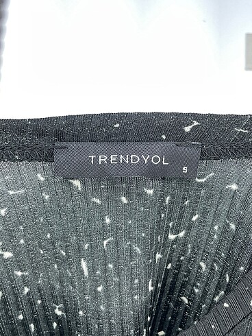 s Beden siyah Renk Trendyol & Milla T-shirt %70 İndirimli.