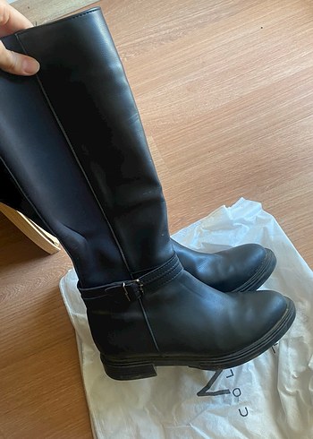 Kadın Siyah Deri Tokalı Dizüstü Bot - Görsel 3