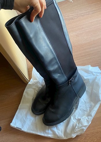 Kadın Siyah Deri Tokalı Dizüstü Bot - Görsel 4